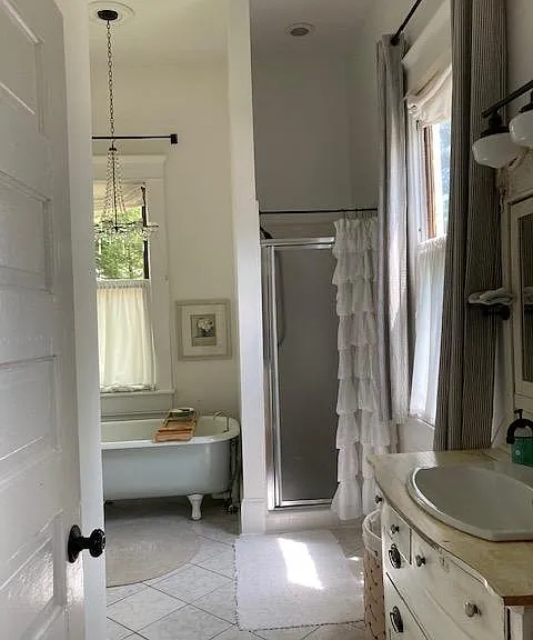 1059 Oak St SW — Photo 12
