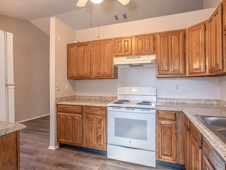 2911 Forest Creek Dr — Photo 12