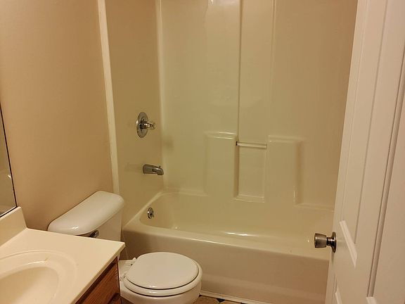 5th image of 134 Karen Ct