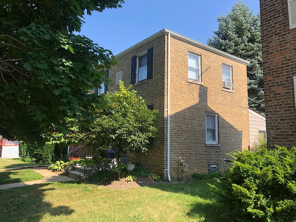 2nd image of 2849 W Roscoe St