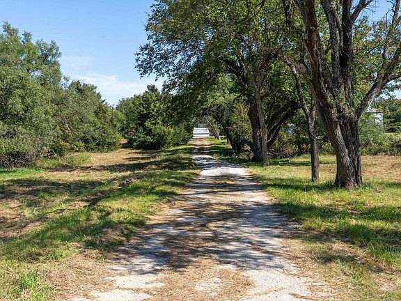 3rd image of 0 SW Adams Rd S