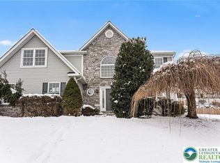 114 Farm View Ct, Douglassville, PA 19518