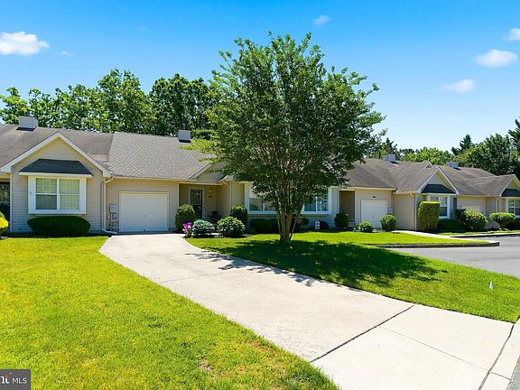 3rd image of 43 Pebble Beach Ln