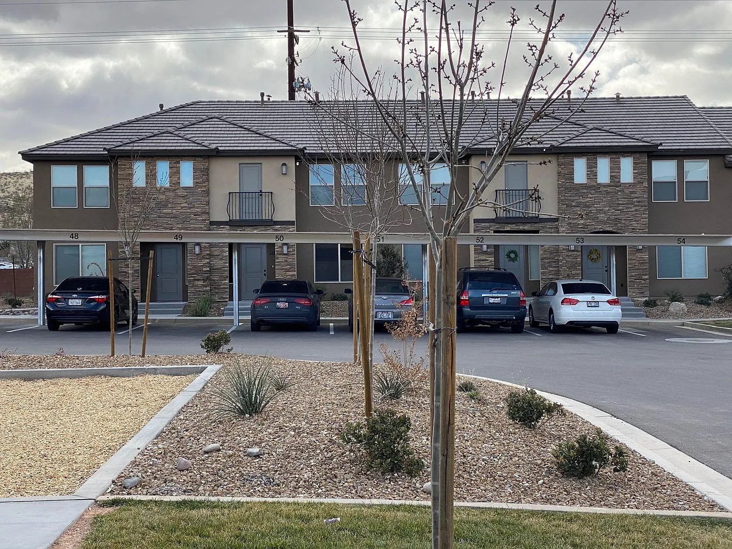 3 Bed / 2.5 bath Desert Hills Townhome with Washer/Dryer & Fridge — Photo 1