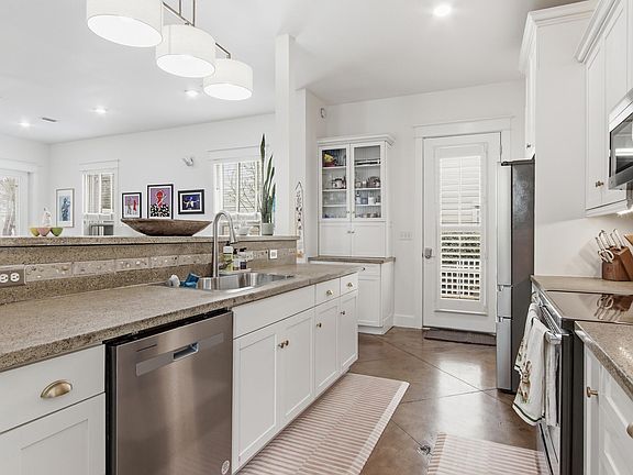 3rd image of 297 Ventana Blvd
