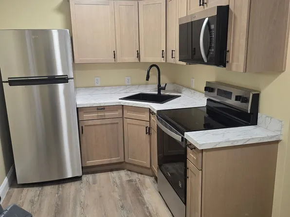 Spruce (225), 225 Spruce St #3B, Manchester, NH 03103