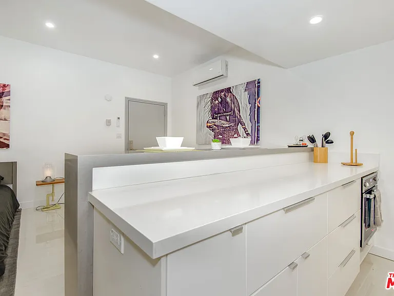 508 N Kings Rd #5 — Photo 6
