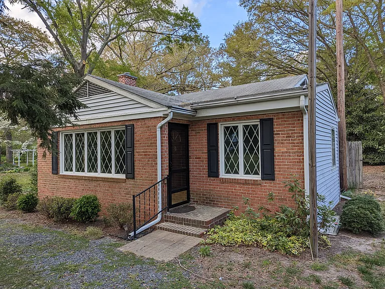 Front of house. Large front yard and driveway off street.