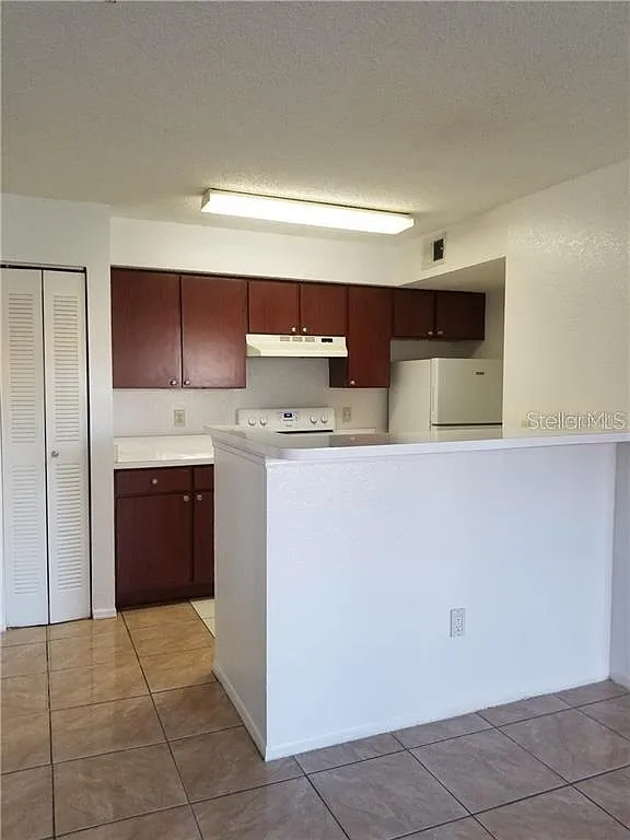 2 bed, 1026 sqft, $1,400 — Photo 2