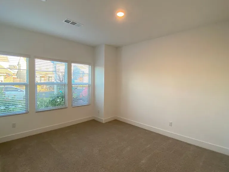 113 E Tyler Ave — Photo 17