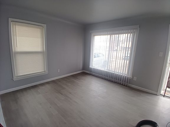 2nd image of 19500 Lahser Rd