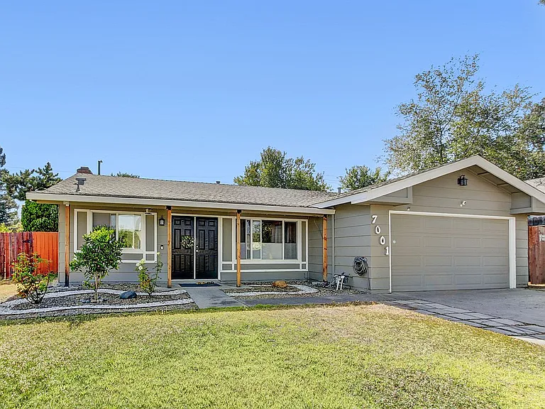 7001 Lynnetree Way — Photo 10