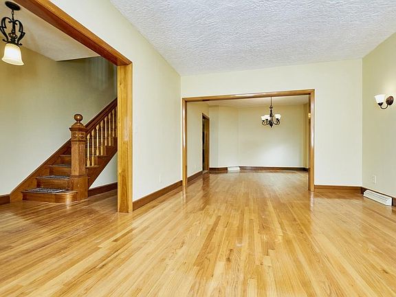 4th image of 128 Winthrop Ave