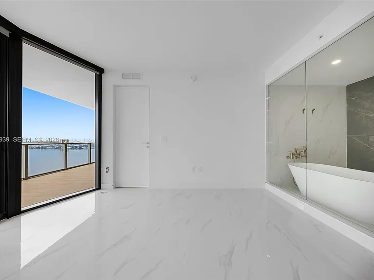700 NE 24th St #1706 — Photo 14