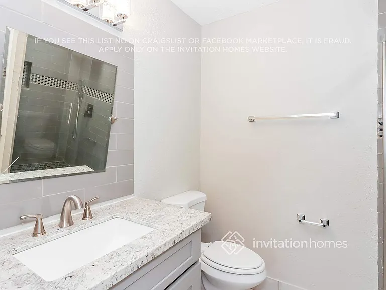 2104 Yorktown Ct N — Photo 12