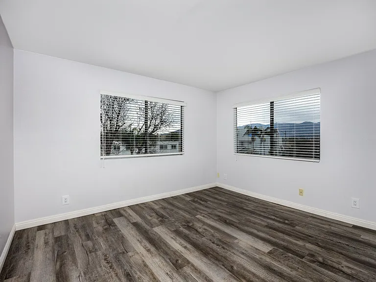 Hawthorne Apartments — Photo 45
