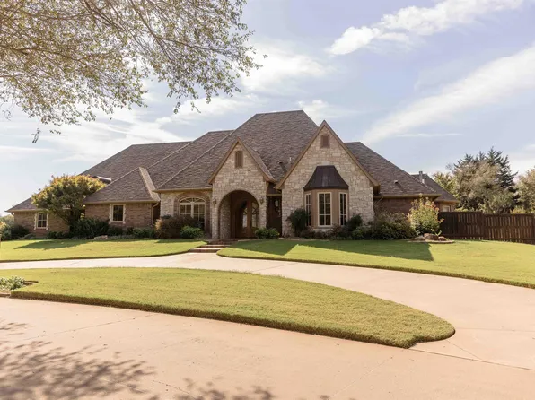 701 Lake Trail Dr, Enid, OK 73701