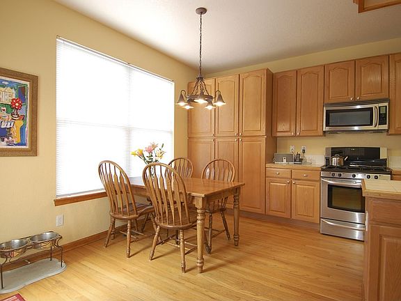Kitchen nook w/Mnt.views