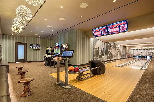 Rented by Extell Marketing Group LLC | media 7