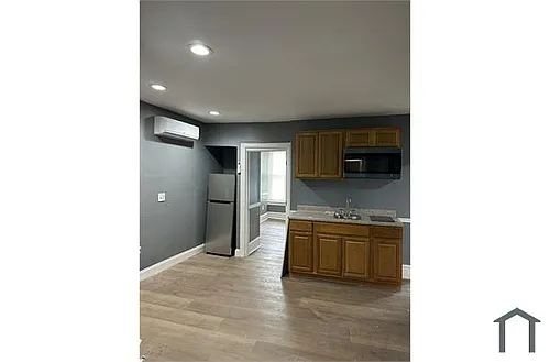 4618 Wayne Ave #2R Photo 1
