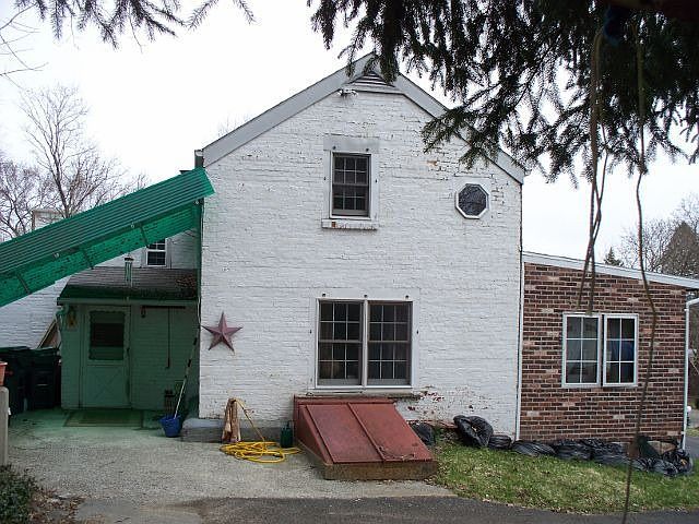 2nd image of 3 Livingston St