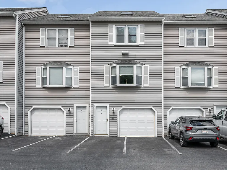 95 Tennis Plaza Rd #7 — Photo 2