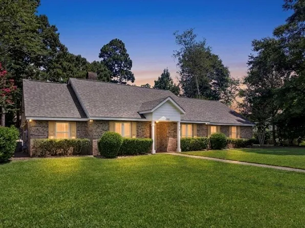 105 Wellington Cir, Hattiesburg, MS 39402