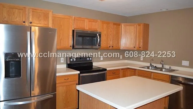 3 bed, $2,795 — Photo 3