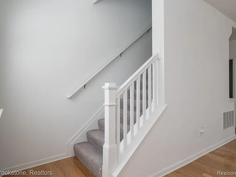 512 Midland Blvd — Photo 18