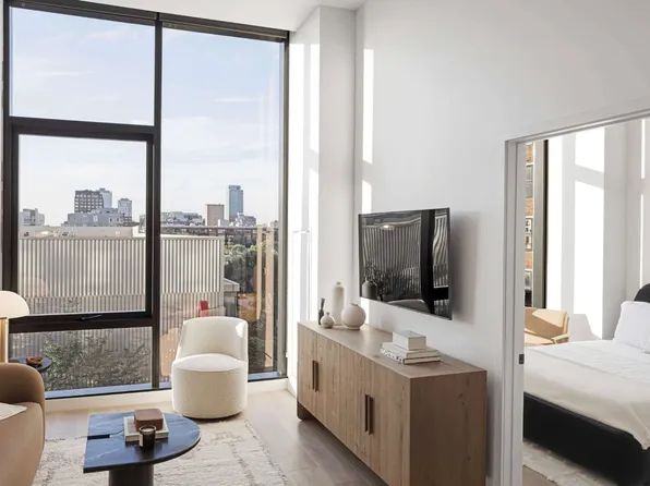 1001 W Van Buren St #0, Chicago, IL 60607