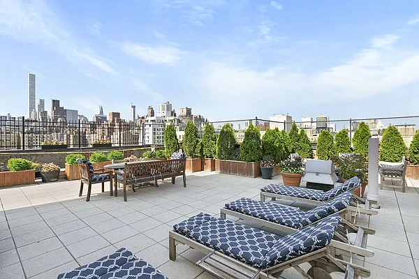 Sold by Compass | media 8