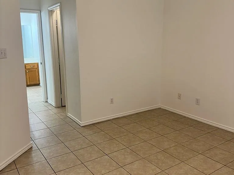 1630 Summerfield Ln N — Photo 13