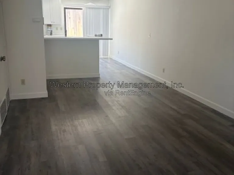 2870 Park Ave #C — Photo 4