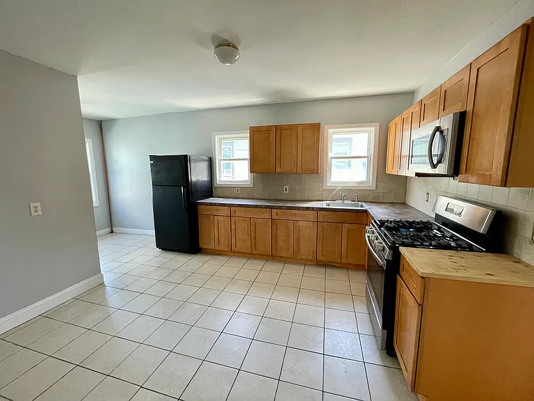 32 Gilmore St #201 — Photo 9