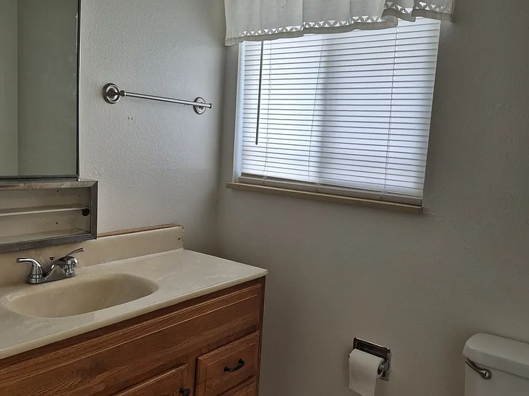 335 Poe Pl — Photo 6