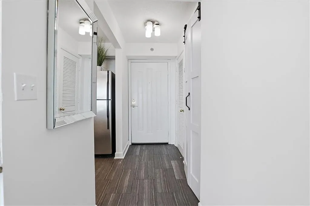 1 bed, 1.0 bath, 807 sqft, $2,100 — Photo 3