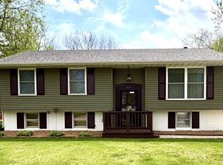 715 Cheyenne St, Lowell, IN 46356