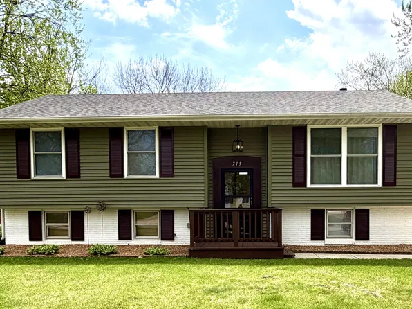 715 Cheyenne St, Lowell, IN 46356