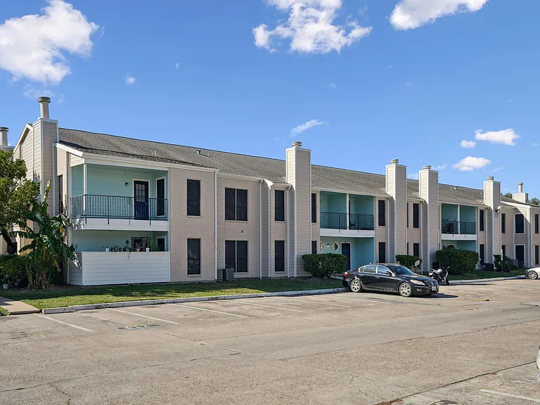 Caldera Apartment Homes — Photo 32