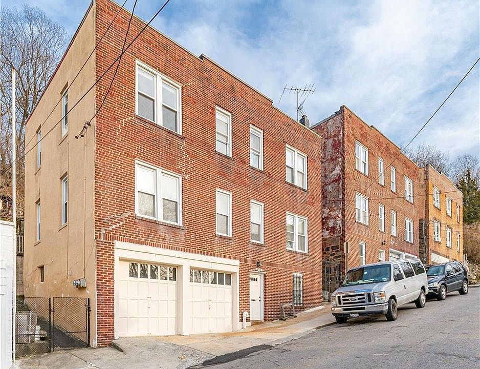 1st image of 202 Oak St