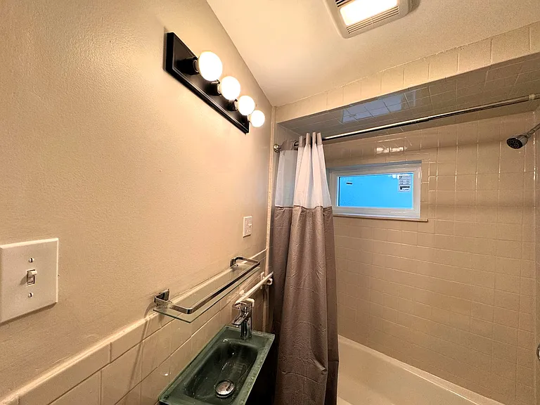 38 Hunting St #1 — Photo 9