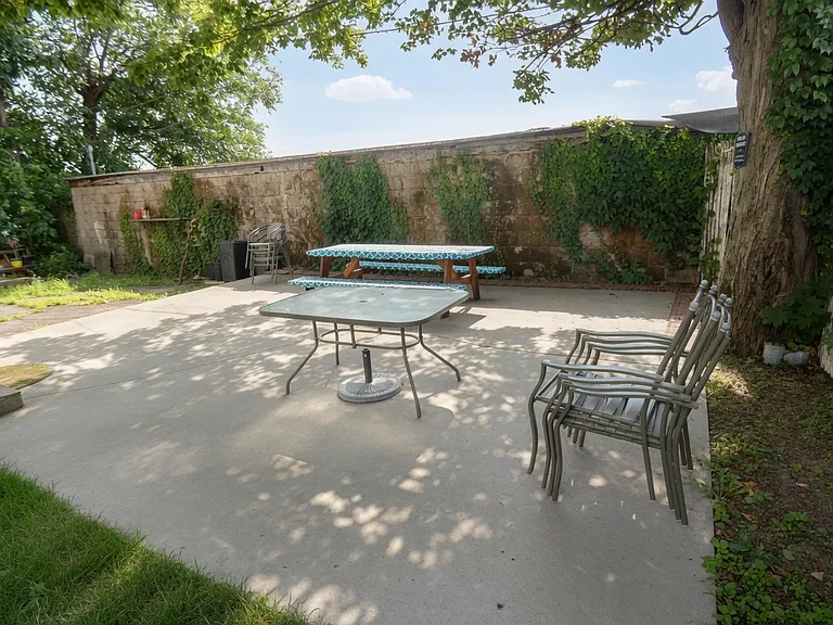 Common Yard / Grilling Area