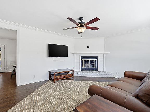 4th image of 623 Constant Dr