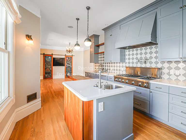 567 Waller St — Photo 3
