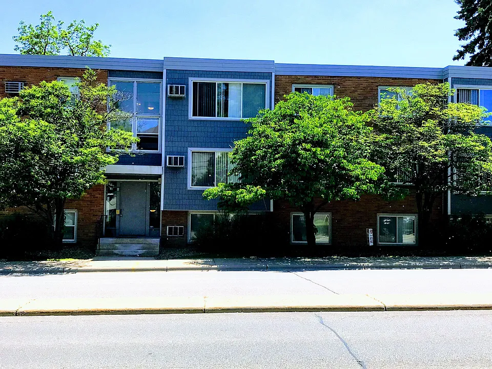 3701 W Lake St
