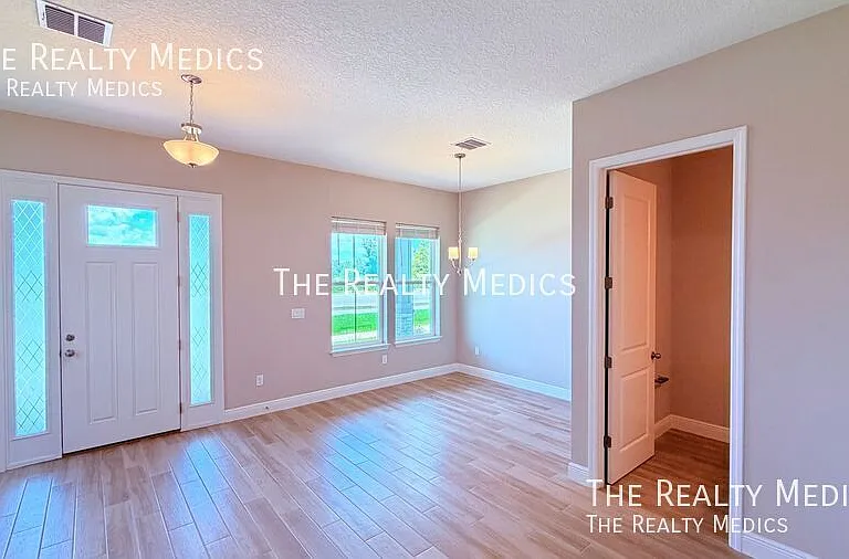 6495 Cyrils Dr — Photo 9