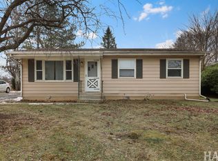 1912 Sheila St, Woodstock, IL 60098