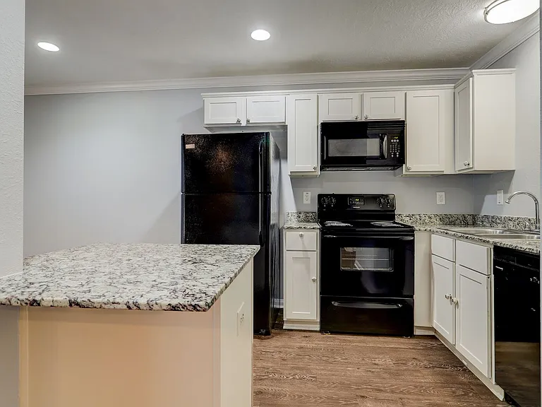 835 Heights — Photo 16