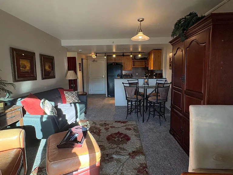 417 E Kiowa St #602 — Photo 5