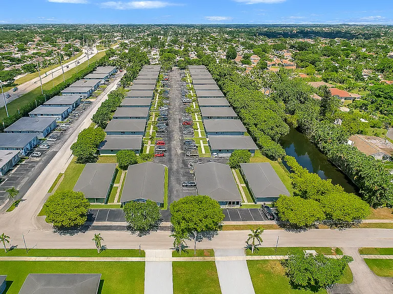 Waterford Villas - 551 Kathy Ct Margate, FL 33068 — Photo 2